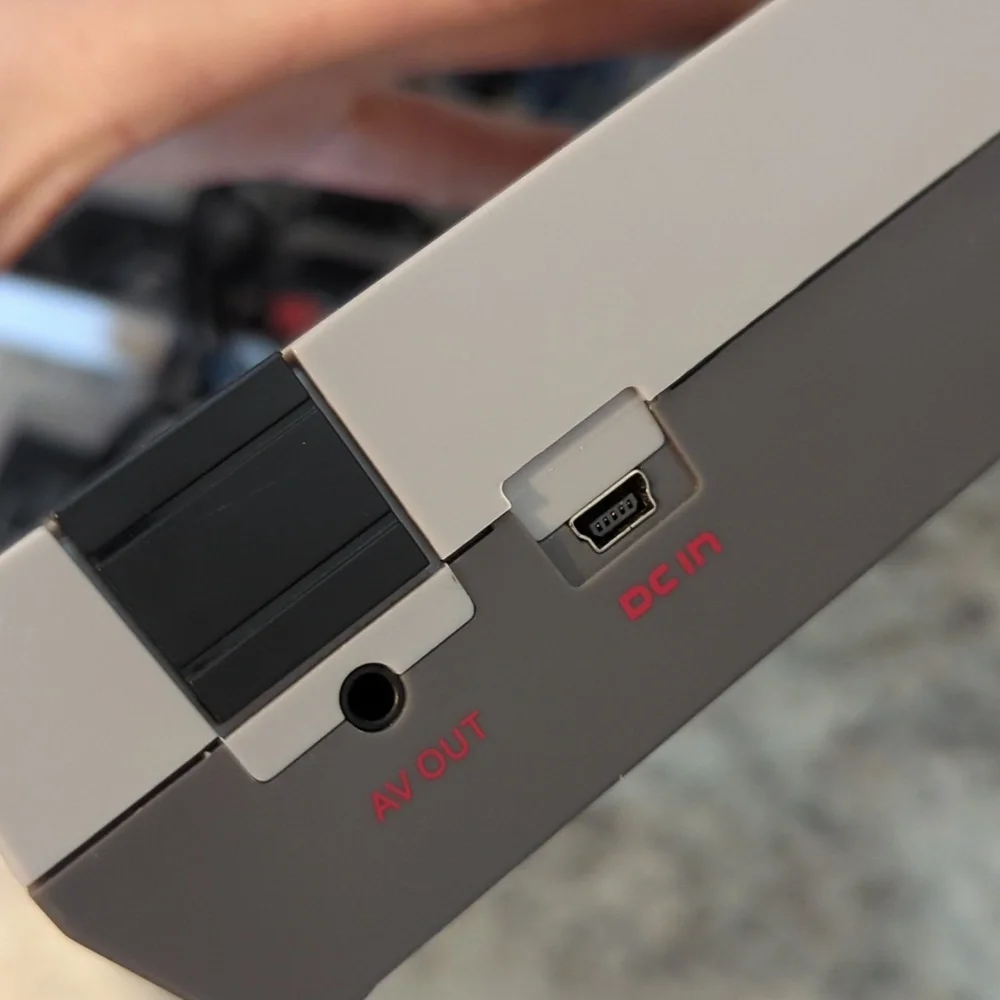 Mini 8 Bit Retro‎ Video Game Console Built-In 621 Games